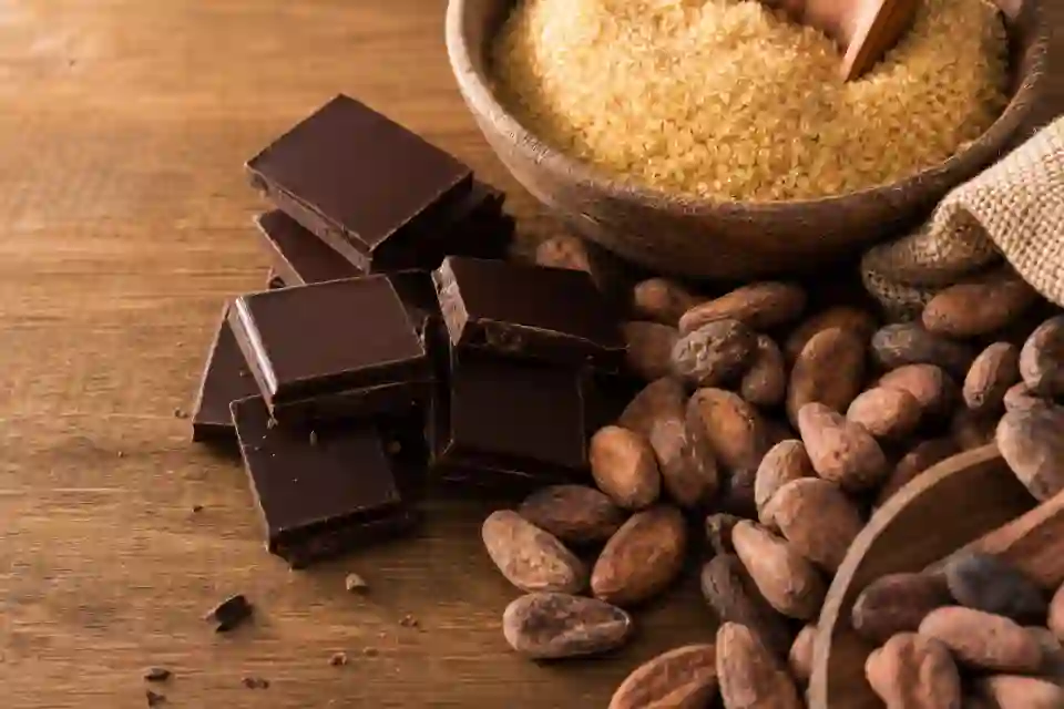 Atucún dark chocolate pieces with simple cacao and organic cane sugar ingredients